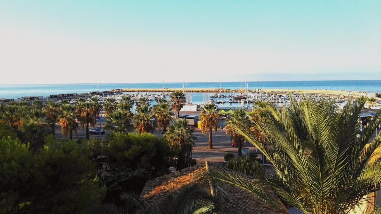 La Terrazza Di Pollon Villa San Leone Luaran gambar